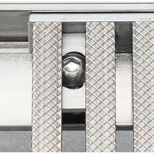 『ステンレス製グレーチング』ボルト固定式　細目滑り止め模様付　ローレット模様　歩道用（すきま6mm）　T荷重：歩行用